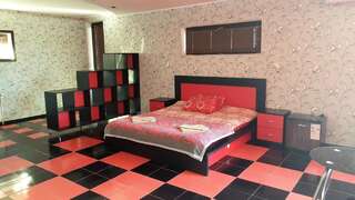 Гостевой дом Самарканд Ялта Семейный номер с видом на море-4