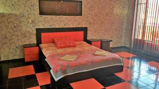 Гостевой дом Самарканд Ялта Семейный номер с видом на море-6